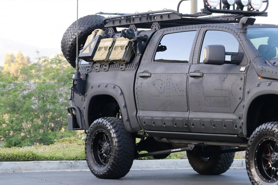 Детали экстерьера Toyota Tundra CrewMax 4x4 Zombie Apocalypse 2013 года  (фото 118 из 461)